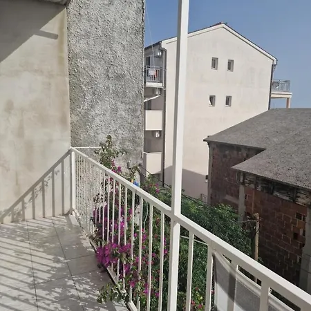 Sandi Apartment