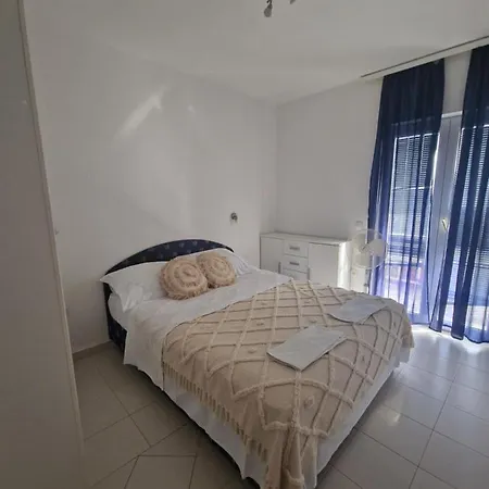 Sandi Apartment *