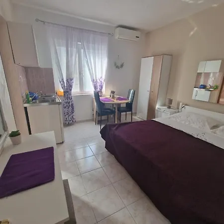 Sandi Apartment *