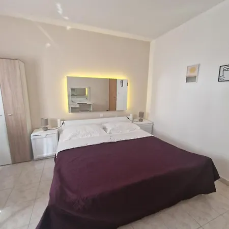 Sandi Apartment Makarska