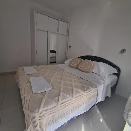 Sandi Apartment *