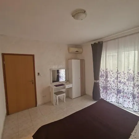 Sandi Apartment *