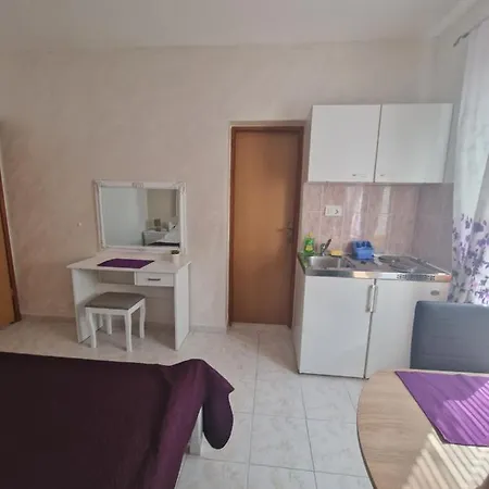 Sandi Apartment