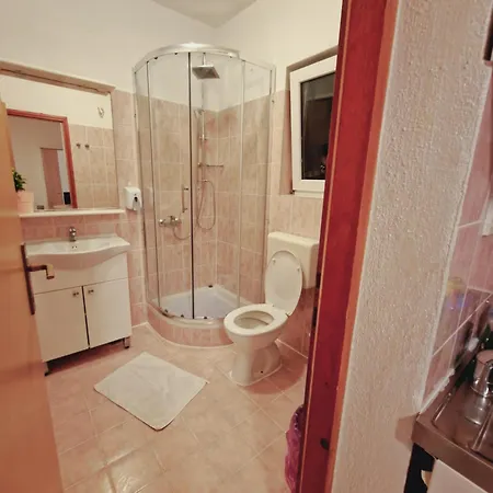 Sandi Apartment *